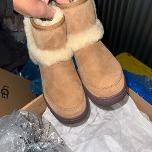 ⚠️ SOLD⚠️ UGG Sunburst Women's Brown boots sz 9